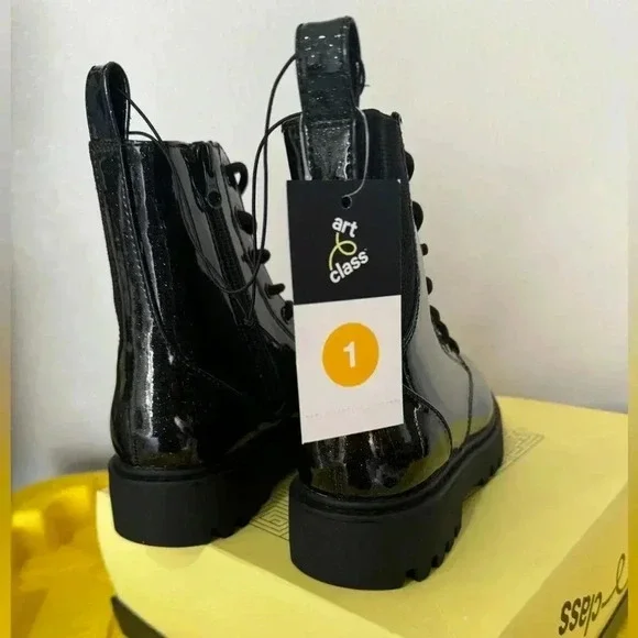 NWT GIRLS ART class boots - Picture 2 of 3